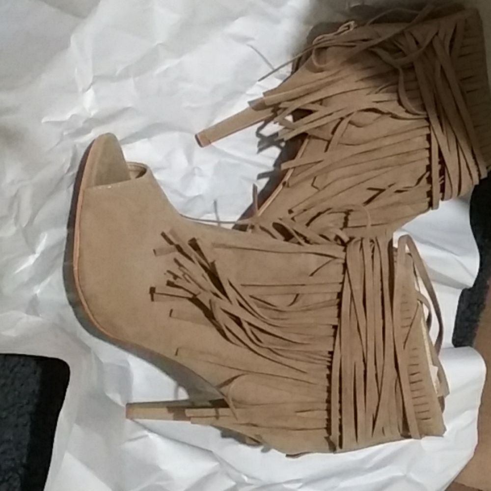 Shoes - Picture 1 of 3